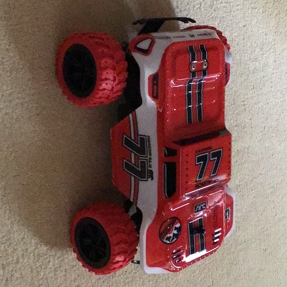Remote control car - Picture 3 of 6